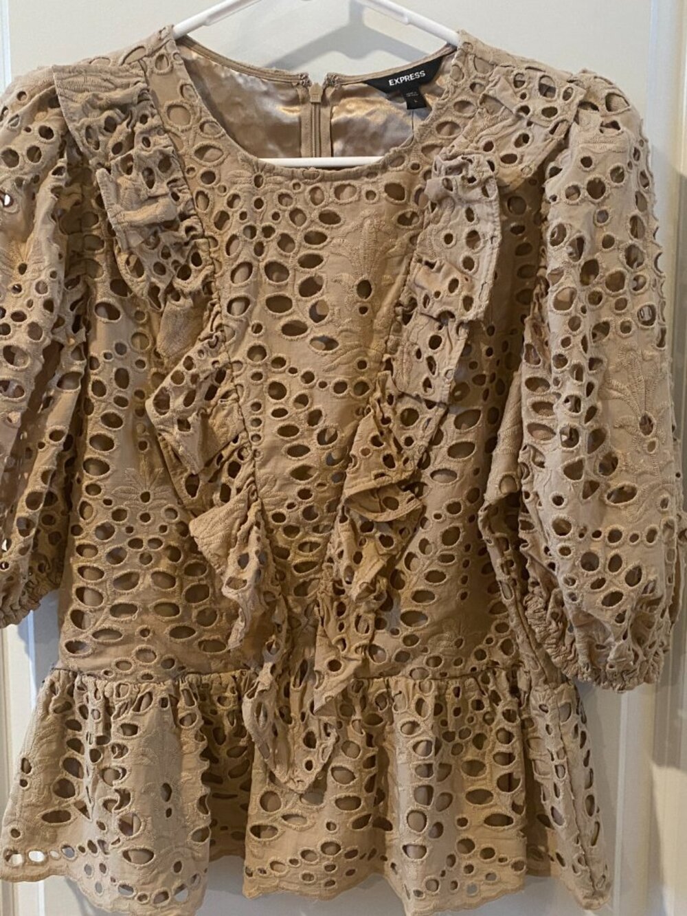 Express Tan Eyelet Puff Sleeve Top Size Large NWT - Picture 5 of 12